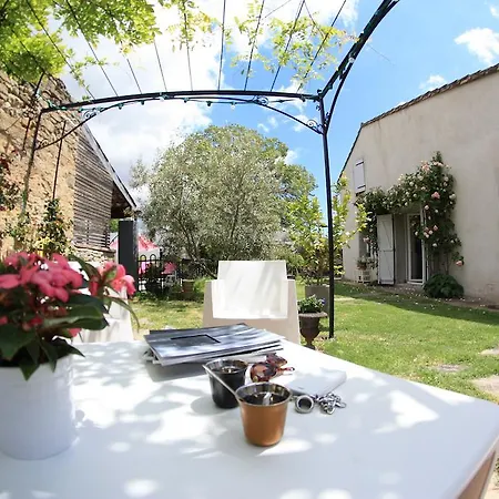 D'hotes La Pierrerie Bed & Breakfast