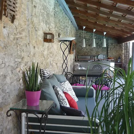D'hotes La Pierrerie Bed & Breakfast